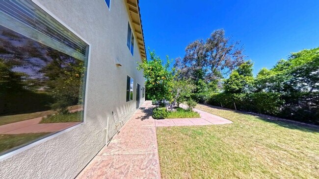 Building Photo - Welcome to your next dream home in Corona!