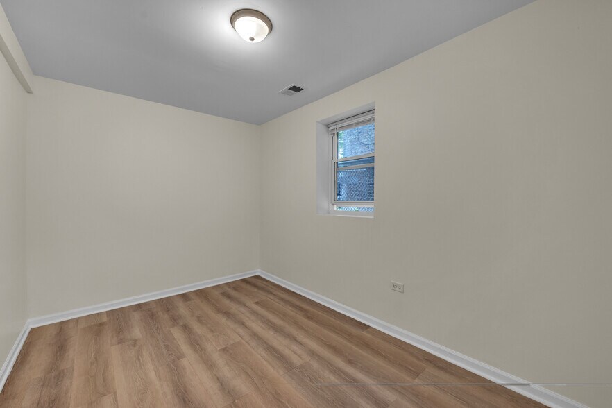 Building Photo - 1429 N Avers Ave