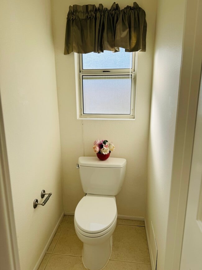 Building Photo - 3211 E Menadota Dr