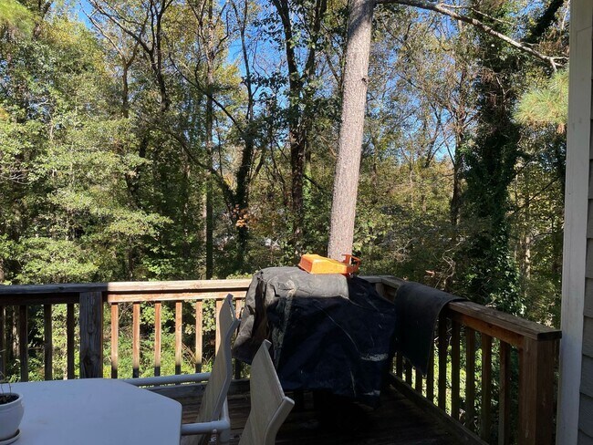 Building Photo - Three Bedroom Available on Eastside