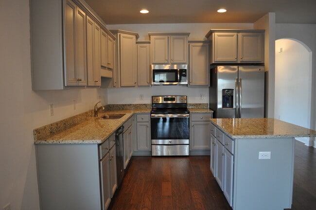 Building Photo - New 3 Bedroom in Driftwood Estates