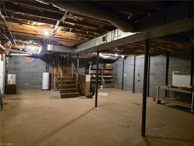 Building Photo - 1085 Brown Rd