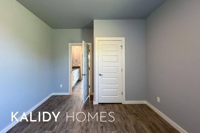 Building Photo - 214 Olde Ml Ct