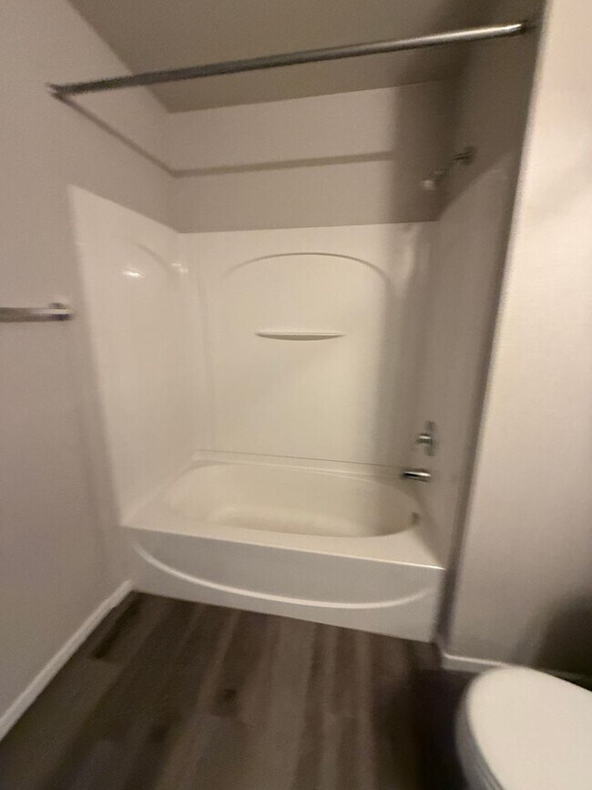 Building Photo - Cute 2 bedroom, 2 bath condo