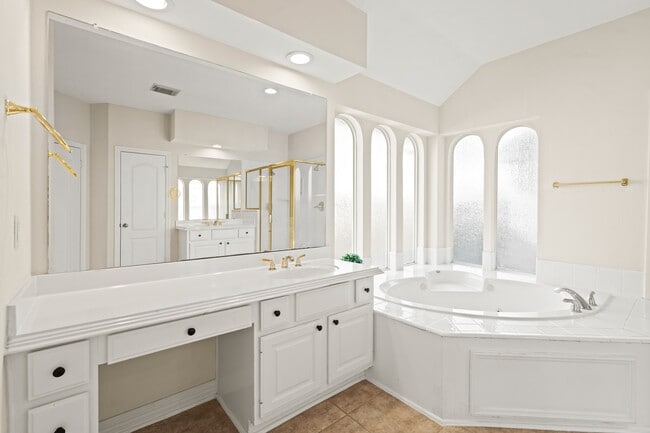 Building Photo - 5819 Brook Bend Dr