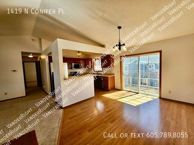 Building Photo - 1419 N Conifer Pl