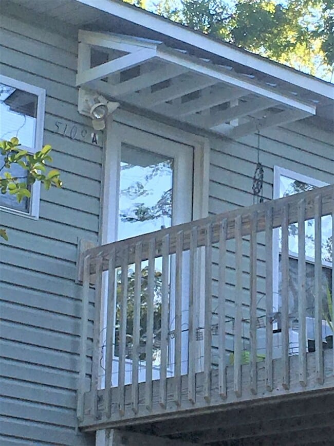 Building Photo - "THE TREE HOUSE" 1BR house/ 1 mile to UNCW...