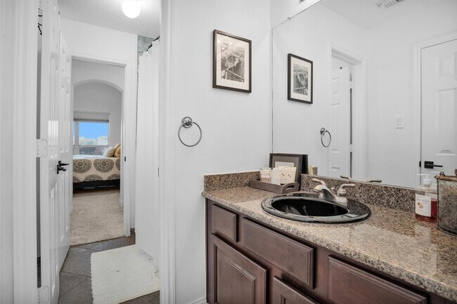 Building Photo - 3006 E Lake Falls Cir