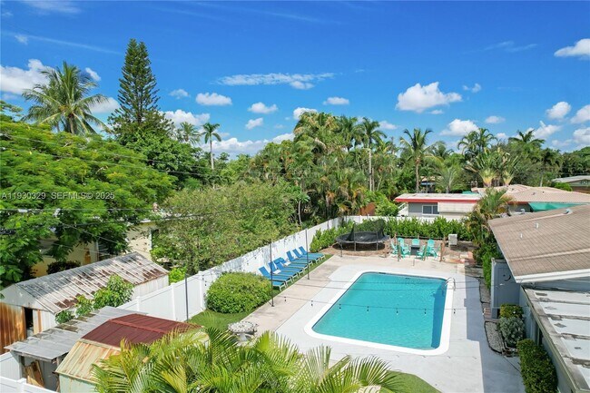 Building Photo - 2217 NW 4th Ave