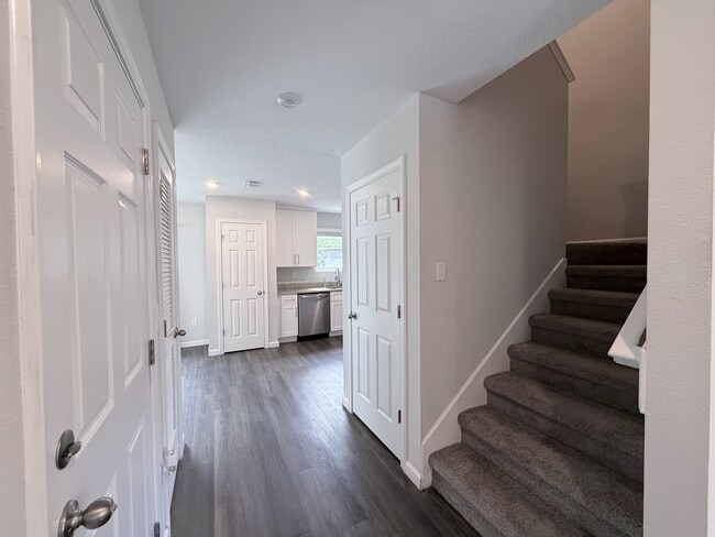 Building Photo - 4541 Cambria St