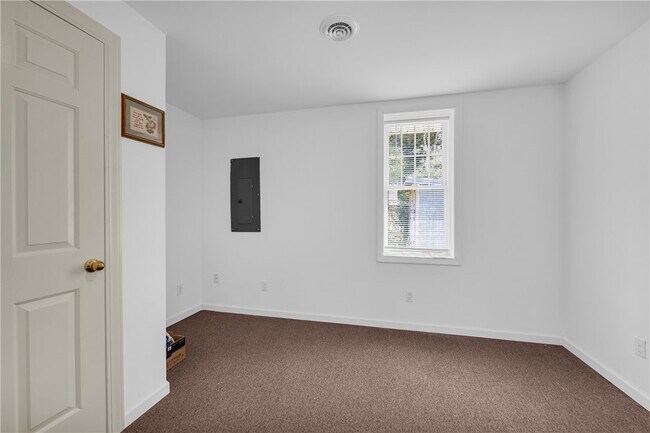 Building Photo - 307 Moore Ave