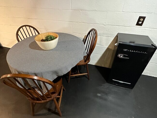 Building Photo - 2425 N Headley Rd