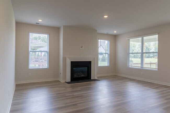 Building Photo - 1442 English Oak Dr