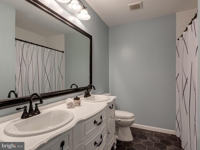 Building Photo - 151 Weedon Ct