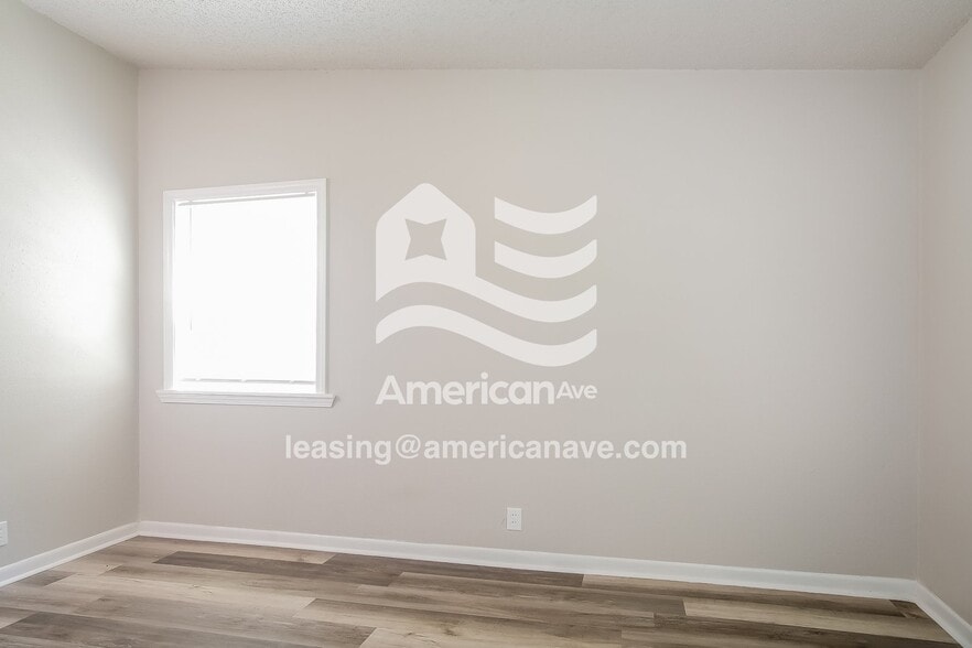 Building Photo - 5429 N Elgin Ave