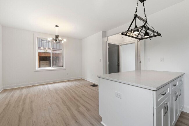 Building Photo - 5708-5710 Weldin