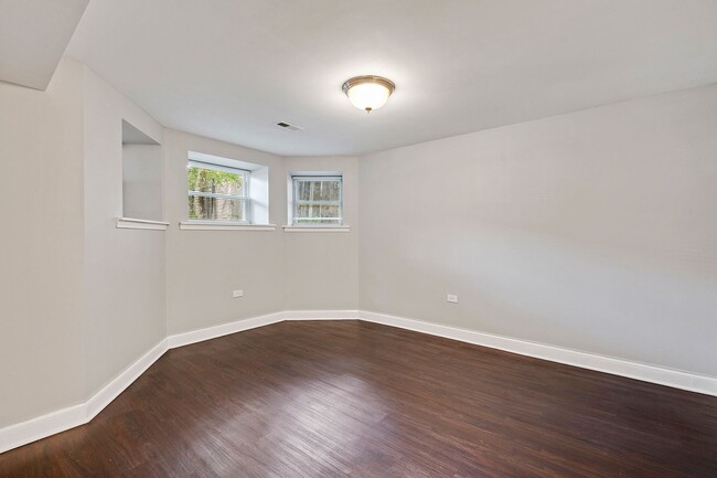 Building Photo - 4544 S Indiana Ave