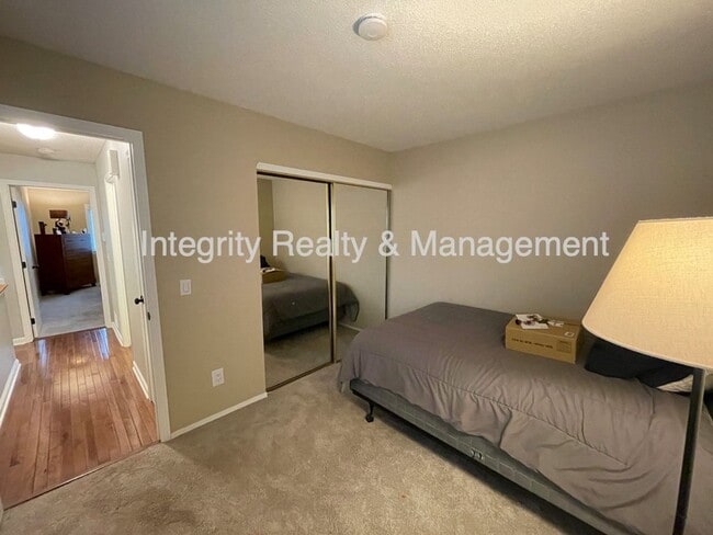 Building Photo - 475 E Chiswick Cir