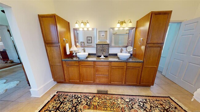 Building Photo - 648 Clayton St