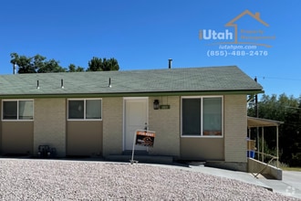 Building Photo - 2 bdrm 1 bath Duplex- Coming soon
