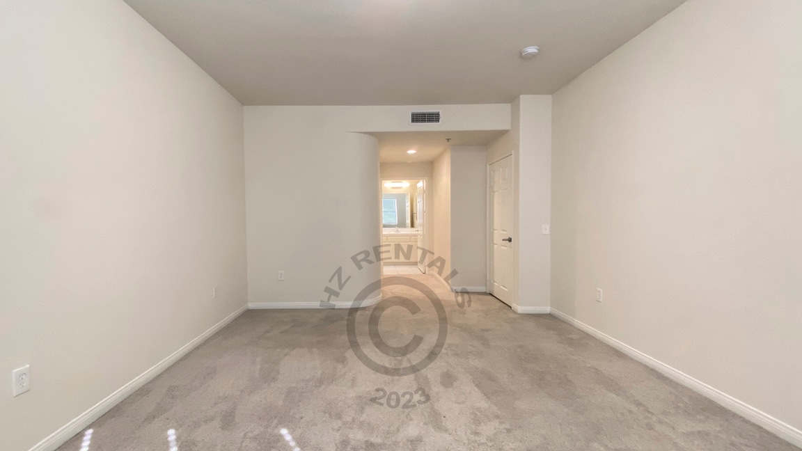 Building Photo - 12140 Moorpark St