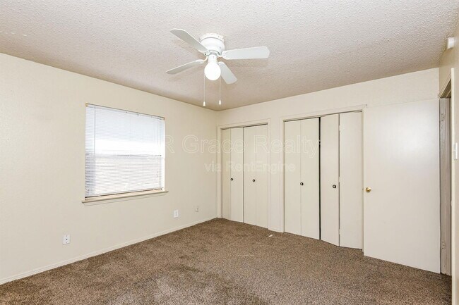 Building Photo - 5919 Shadydell Dr