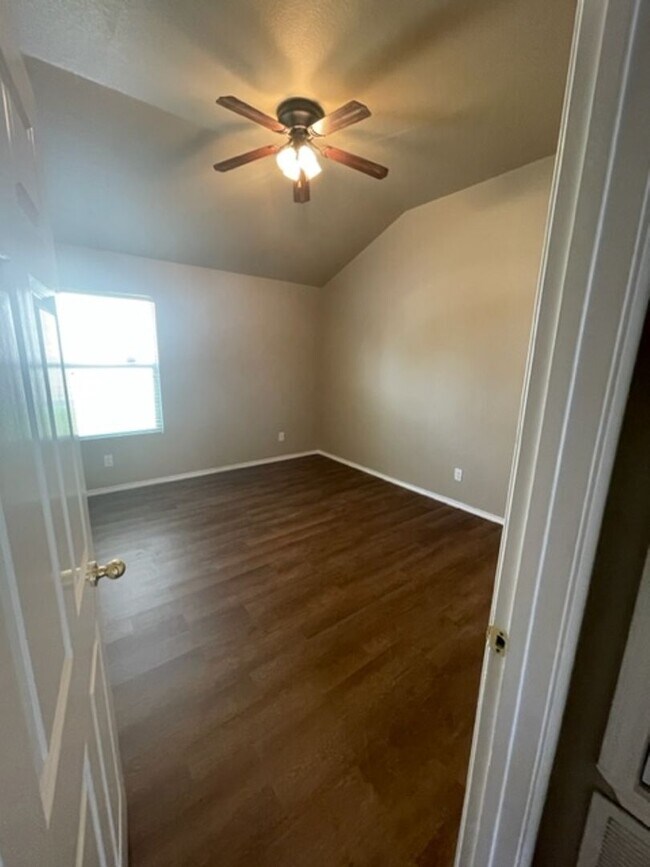 Building Photo - Charming 3-Bedroom, 2-Bath Home in Converse at the Meadows of Copperfield