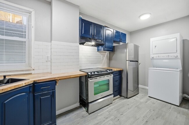 Building Photo - 243 W 32nd St