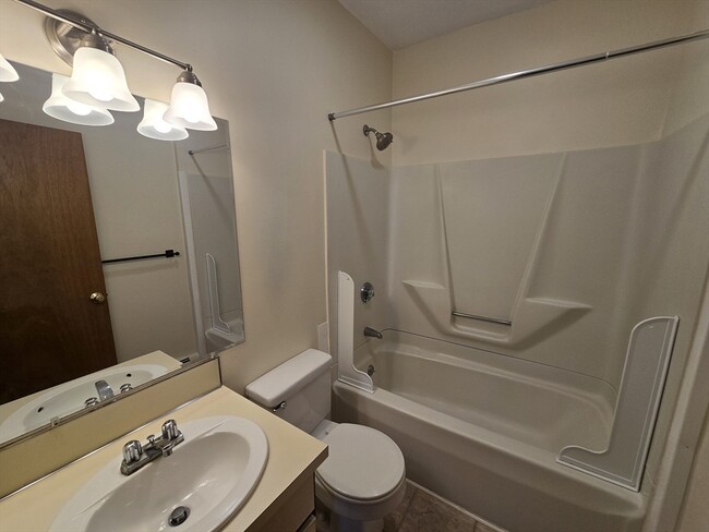 Building Photo - 17 Grafton St