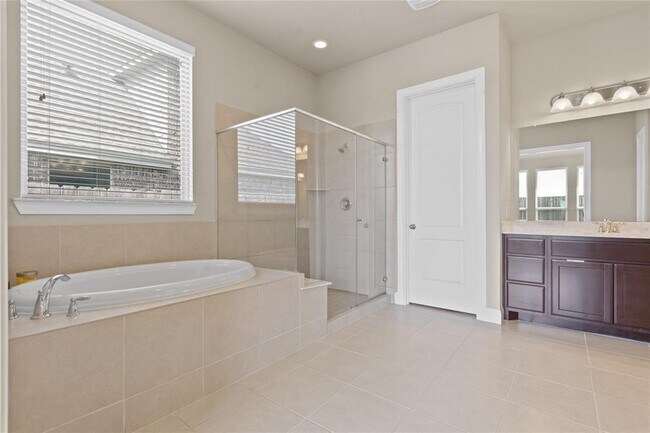 Building Photo - 20302 Rosegold Way