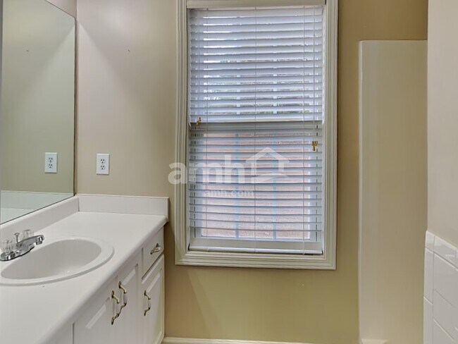 Building Photo - 23 Thorne Berry Dr