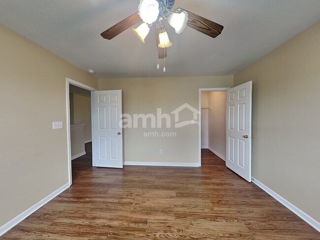 Building Photo - 38 E Flat Rock Dr