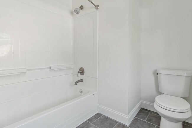 Building Photo - Charming 3Bed/2Bath Home Minutes from Fort Drum | Pet Friendly | Garage + Spacious Yard