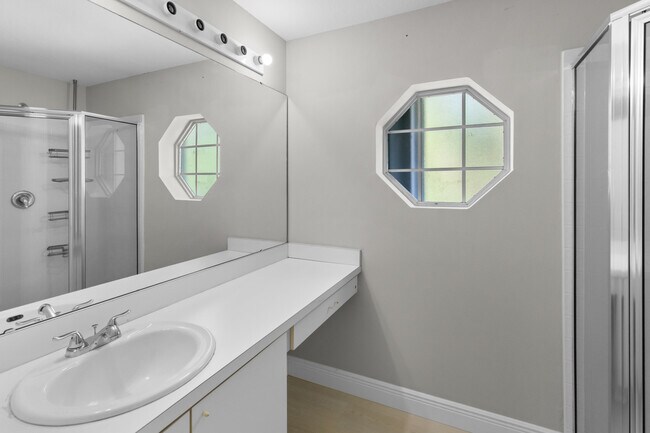 Building Photo - 173 SW Ray Ave