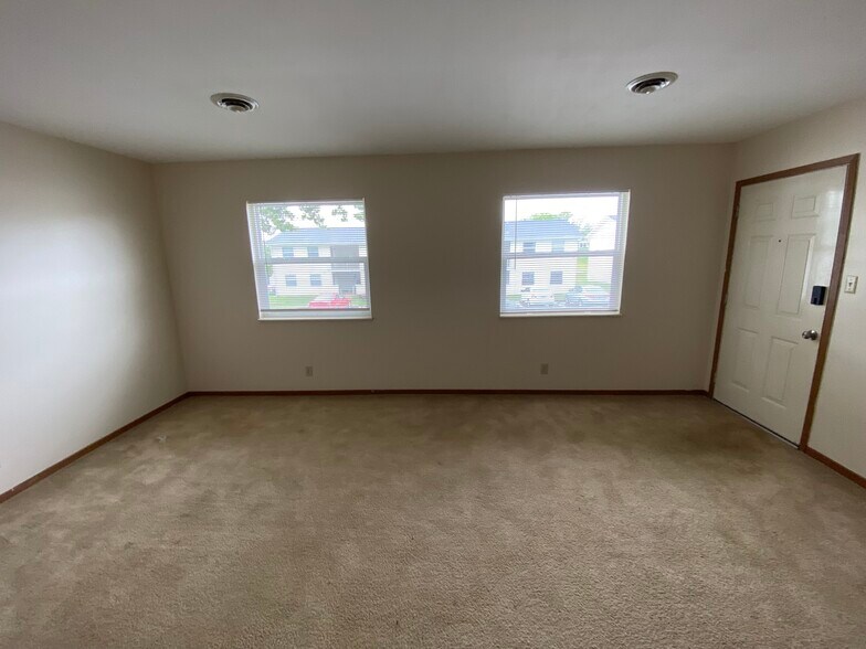 Building Photo - 114 Sandstone Ct