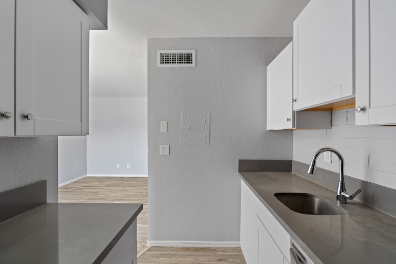 Building Photo - 5570 E Hampton St