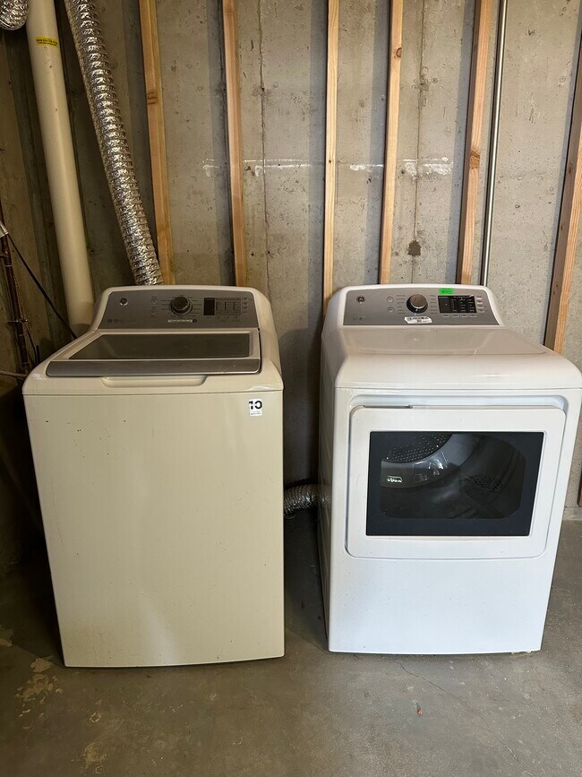 Building Photo - 10944 Larry Dr