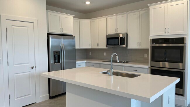 Building Photo - 209 Preserve Trl S