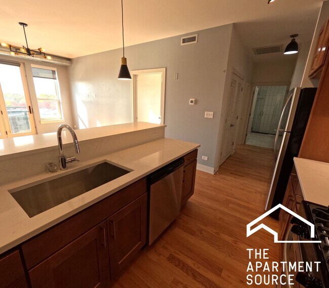 Building Photo - 2740 N Spaulding Ave