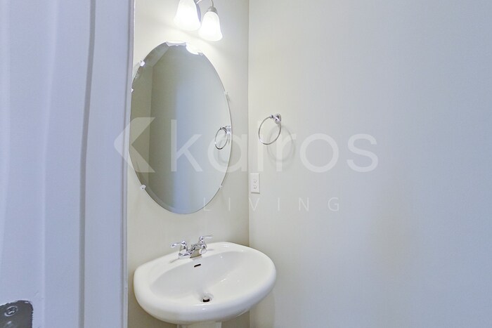 Building Photo - 928 Silent Barge Cv