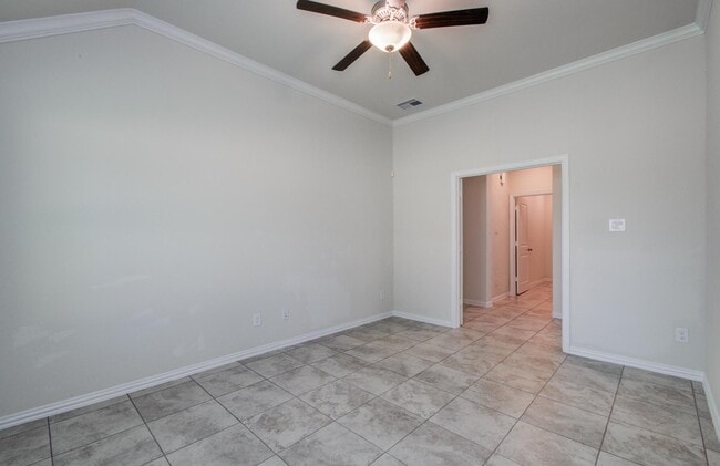 Building Photo - 1011 Veer Dr