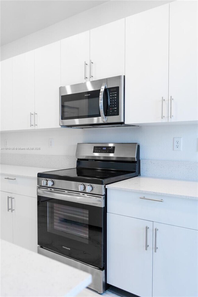 Building Photo - 16144 SW 148th Pl