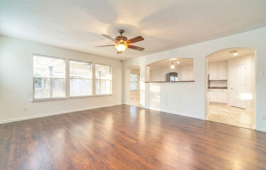 Building Photo - 10811 Marot Fld