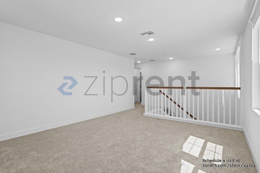 Building Photo - 331 Monastery Dr