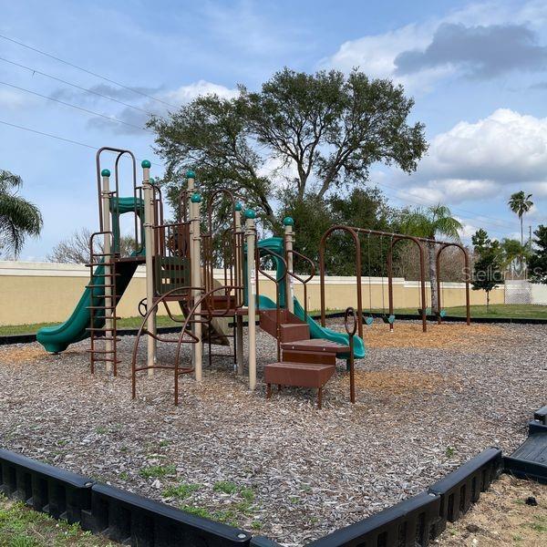 Building Photo - 2715 Fan Palm Dr