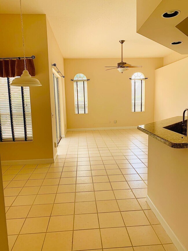 Building Photo - 9456 Lake Serena Dr