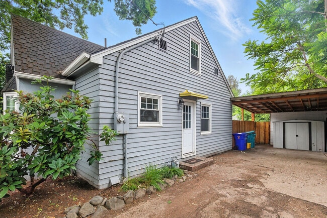 Building Photo - 5806 NE 60th Ave