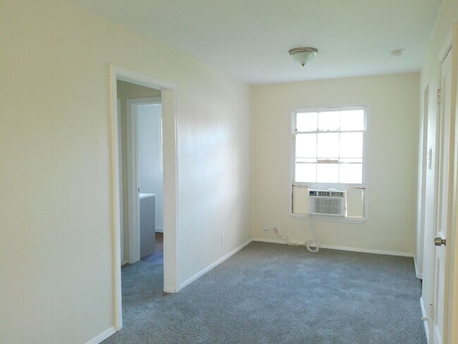 Building Photo - 638 Glazebrook St