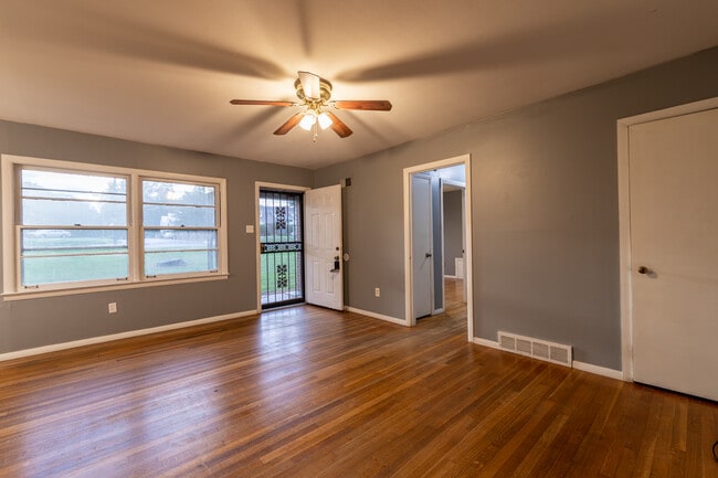 Building Photo - 430 N Graham St