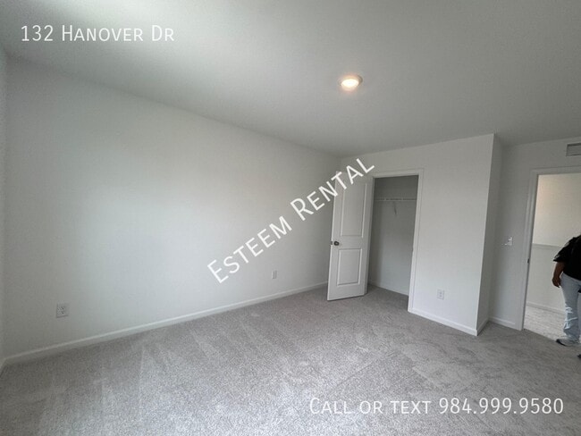 Building Photo - 132 Hanover Dr